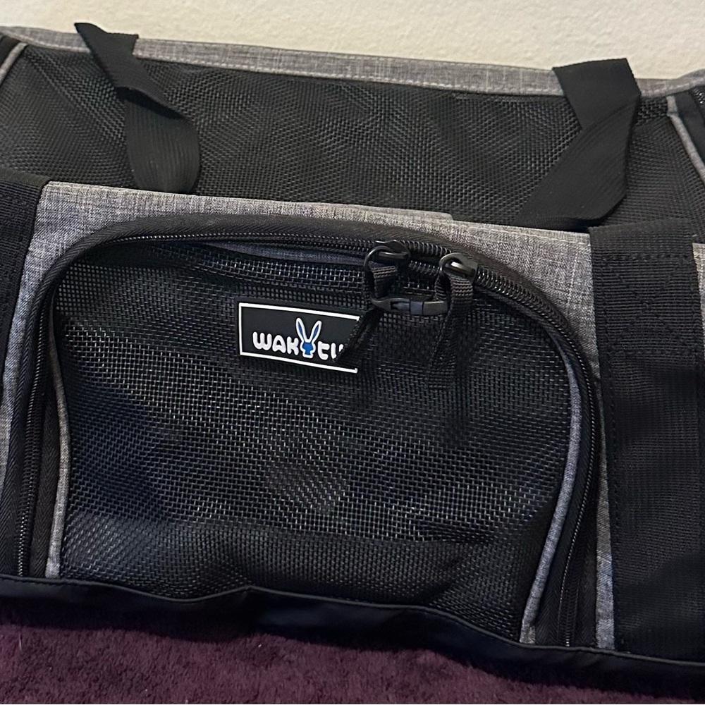 Brand New Wakytu TSA Approved Pet Carrier for Small Cats & Dogs, Dog carrier New